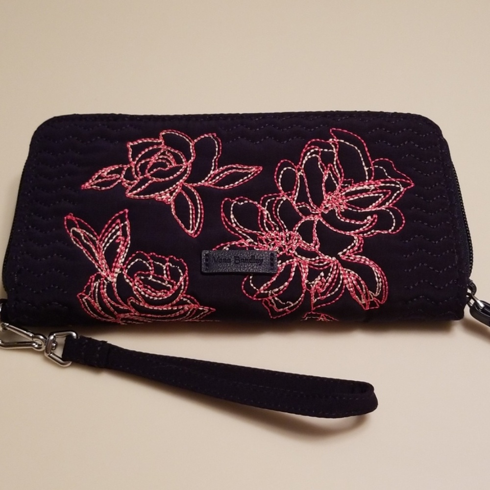 Vera Bradley Iconic Accordion Wristlet